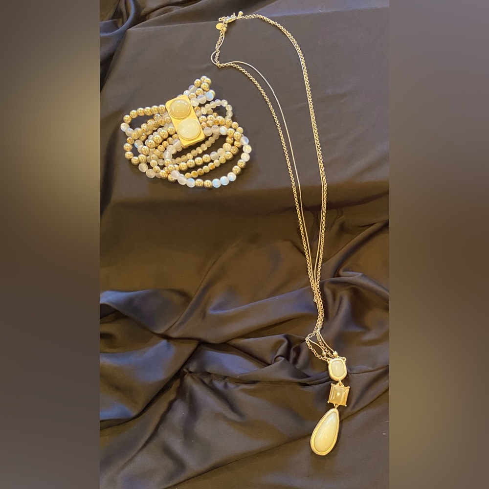 Necklace and bracelet set